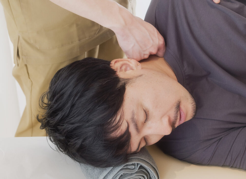 頸部筋膜の質変化と頭部慢性状態 ── 頭痛・眼精疲労・首こりが慢性化する神経学的背景