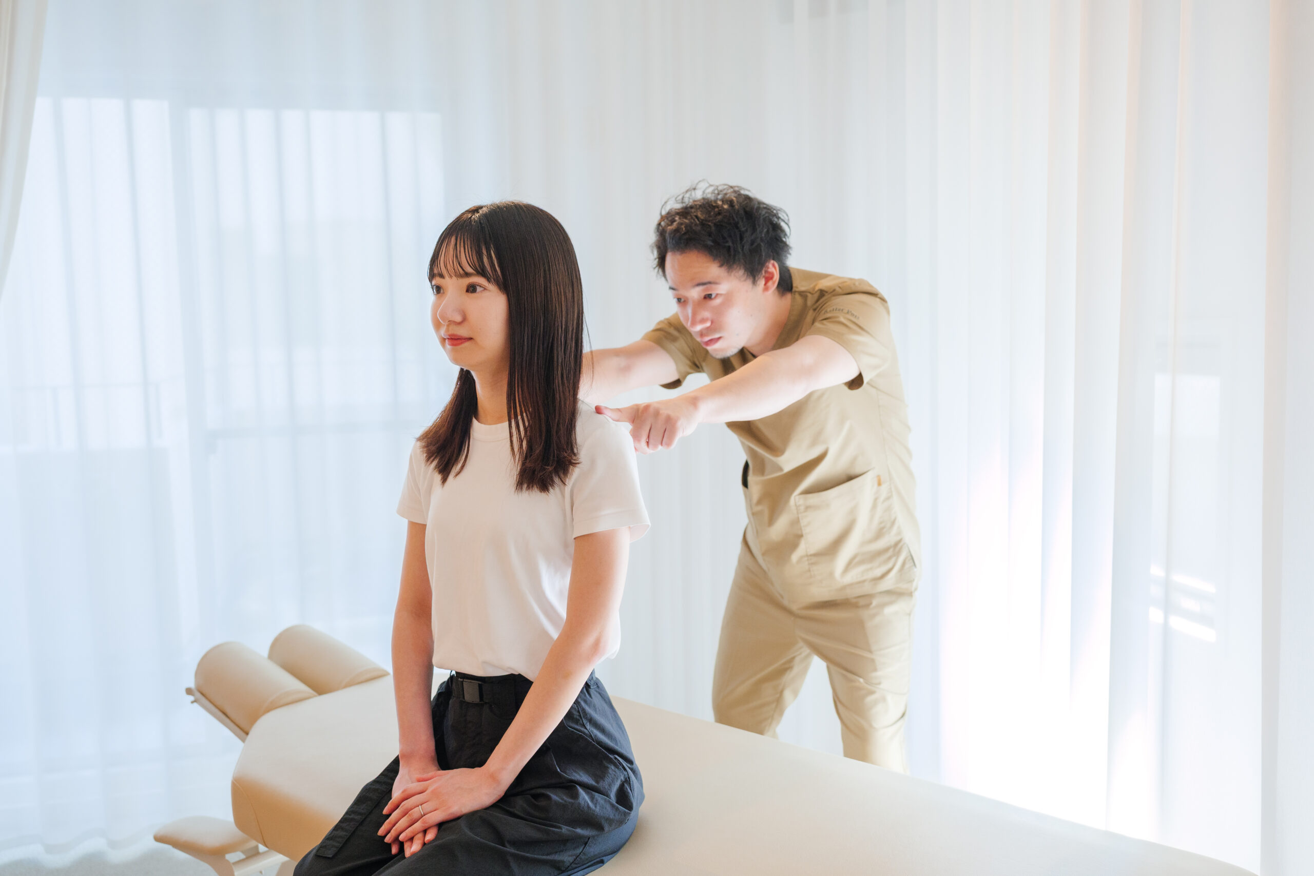 心のストレスが「姿勢」に出る?首肩こりのプロが徹底解説
