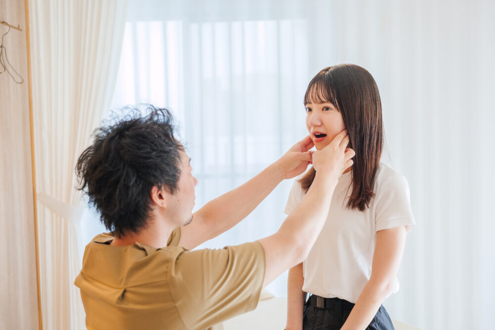 噛みしめ癖が首肩こりを悪化させる!顎と首の意外なつながり